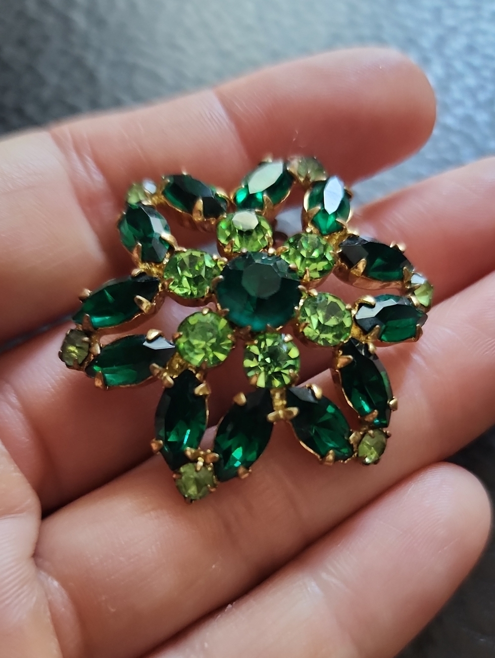 VTG Green Crystal Floral Brooch - Designer Style